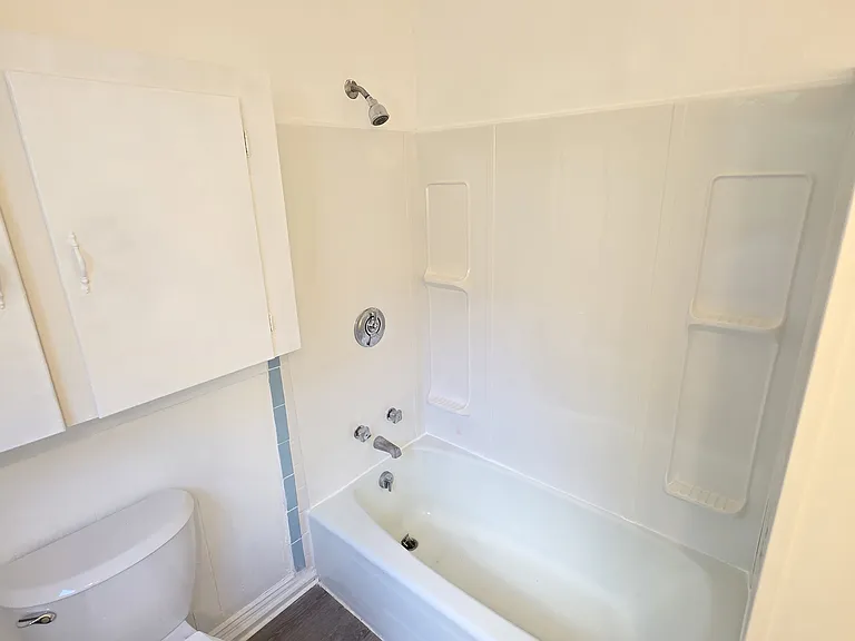 143 Union St 2ndflr 2b/1b Updated Freshpaint! Newfloors Spacious Prkg — Photo 11
