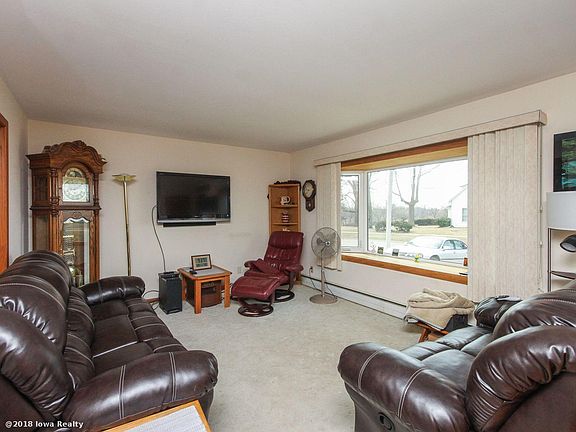 3rd image of 608 W Jasper St