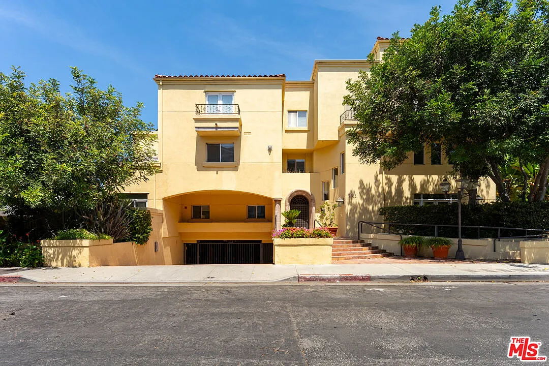 3 bed, 3.0 bath, 1839 sqft, $6,999 — Photo 2