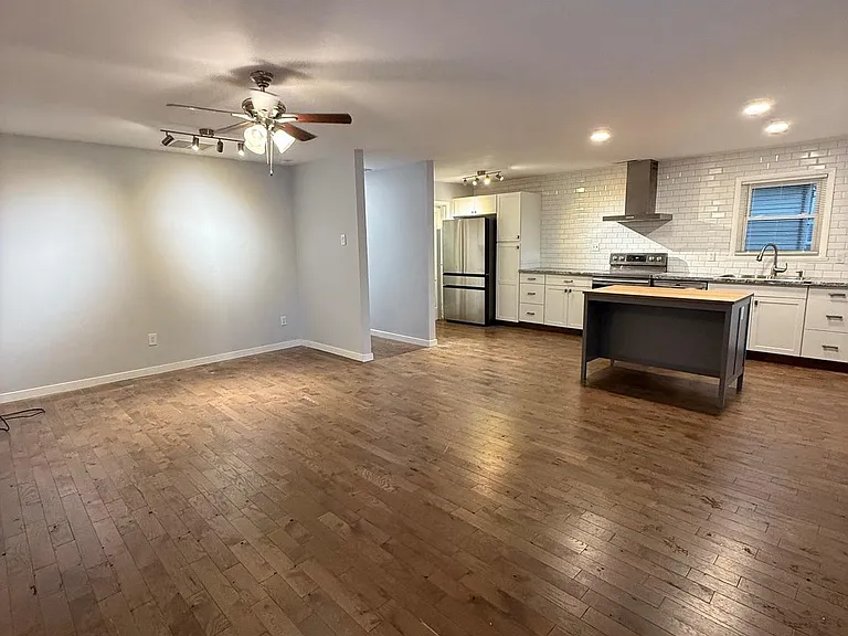 231 Lake Caroline Dr — Photo 4