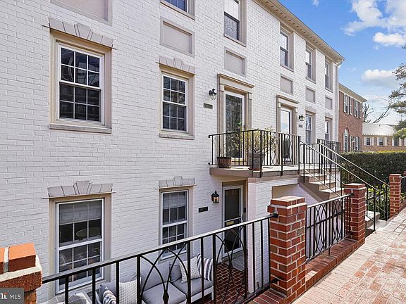 2nd image of 3263 Sutton Pl NW APT C