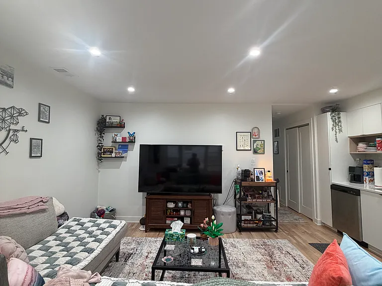 1756 W Rosehill Dr #1C — Photo 3