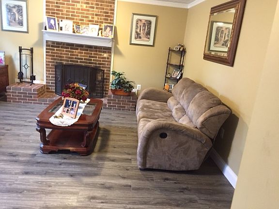 4th image of 12202 Oakwood Dr