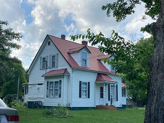 3rd image of 224 Lavender St
