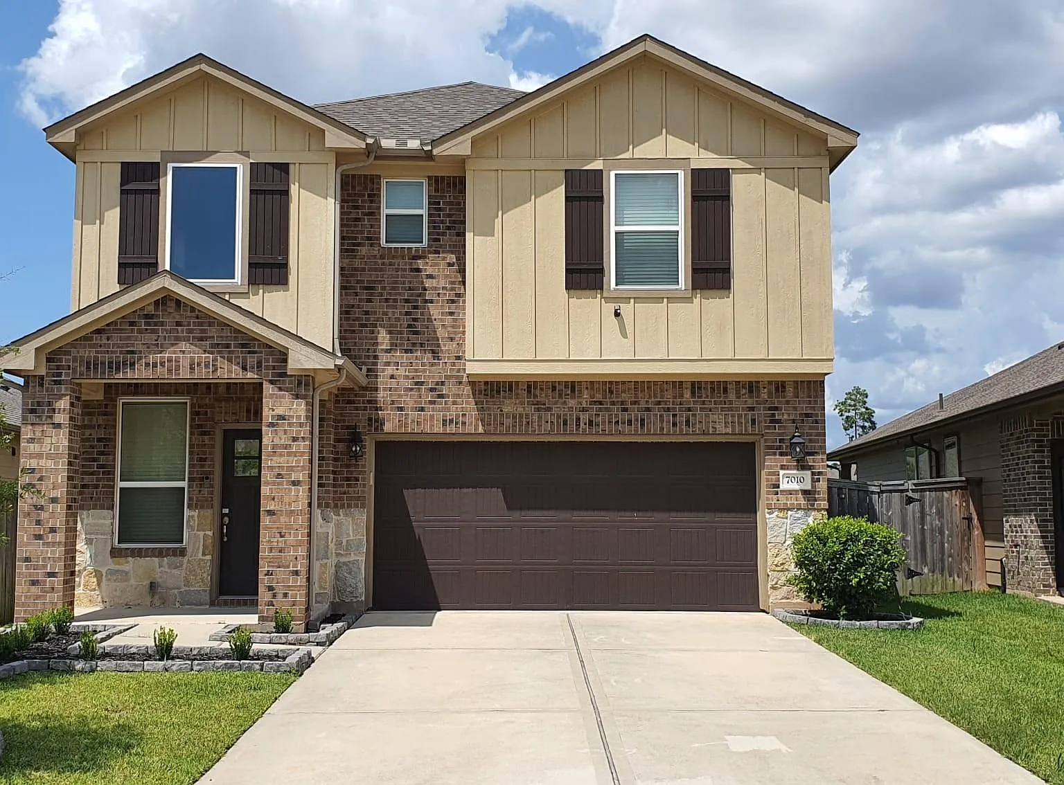 3 bed, 2.5 bath, 1914 sqft, $2,300 — Photo 1