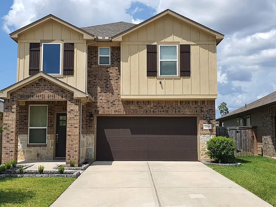 7010 Silverleaf Oak St