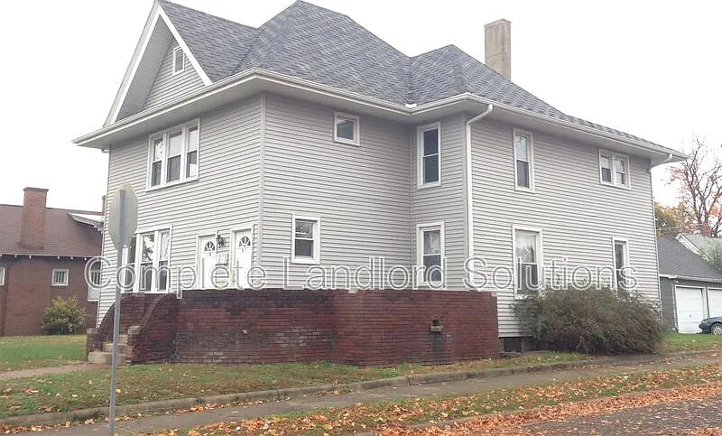 2 bed, 1.0 bath, $825 — Photo 3