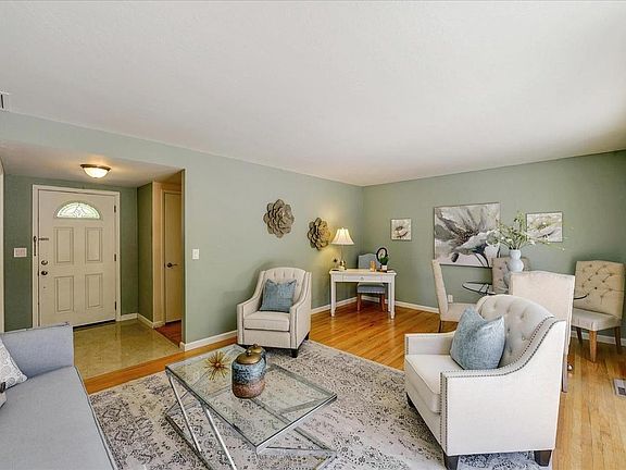 2nd image of 10371 Westacres Dr