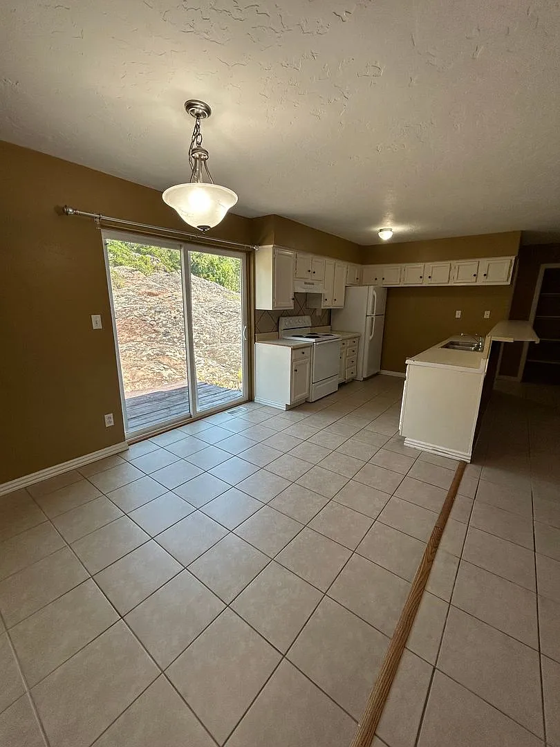 432 Dwight Mission Rd — Photo 4