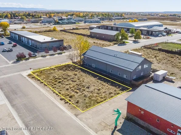 4 Country Club Ln, Pinedale, WY 82941