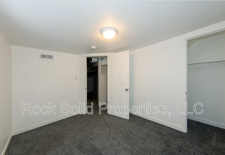 506 E 7th St #1 — Photo 23