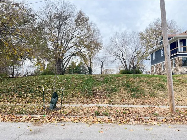 2846 Tracy Ave, Kansas City, MO 64109