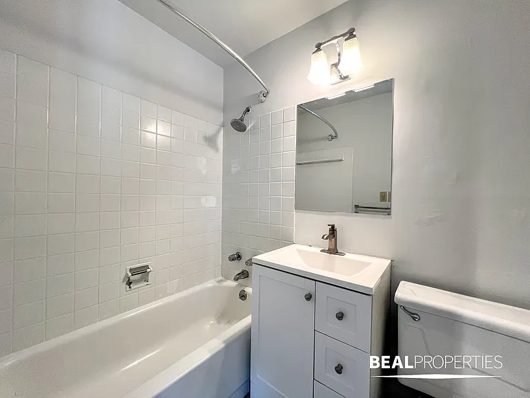 1344 N Dearborn — Photo 28