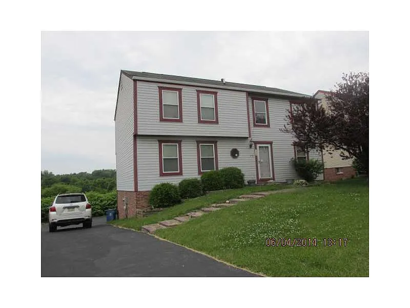 240 Carriage Blvd photo 1