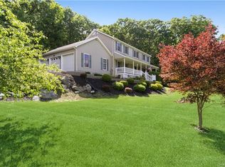 127 W Hook Rd, Hopewell Junction, NY 12533