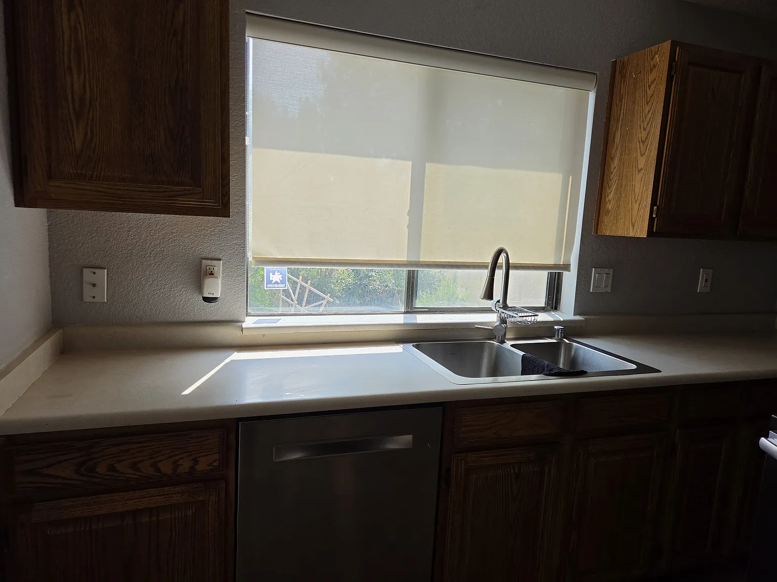 3 bed, 1156 sqft, $2,200 — Photo 2