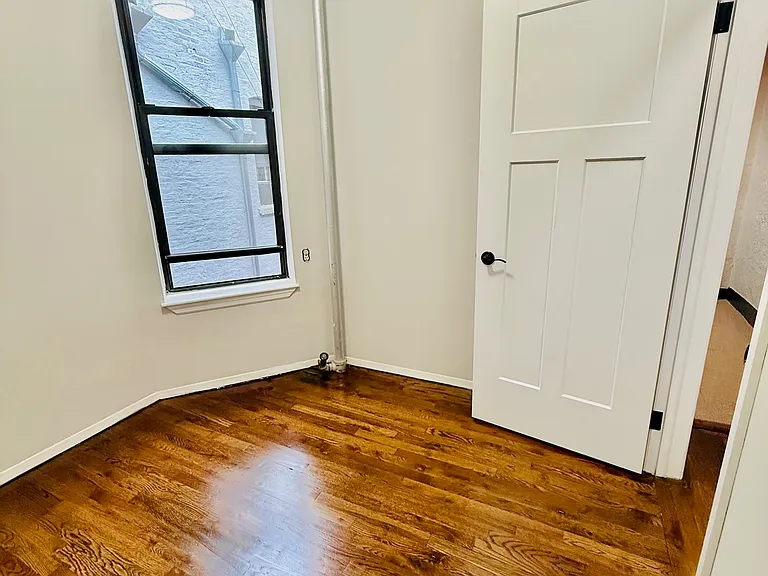230 W 24th St #5R — Photo 8