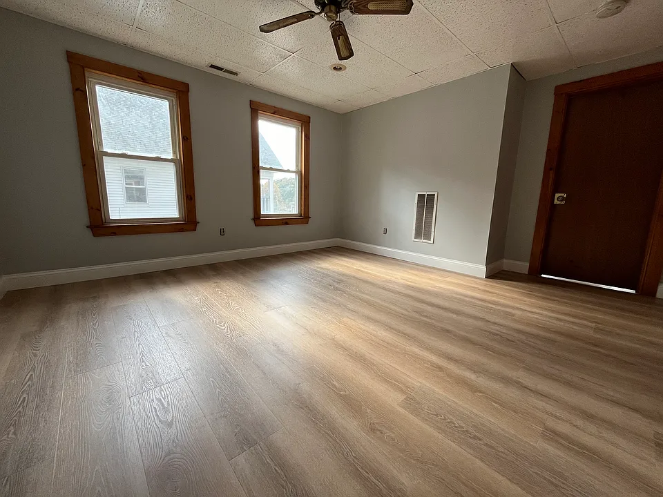 717 Main St #3
