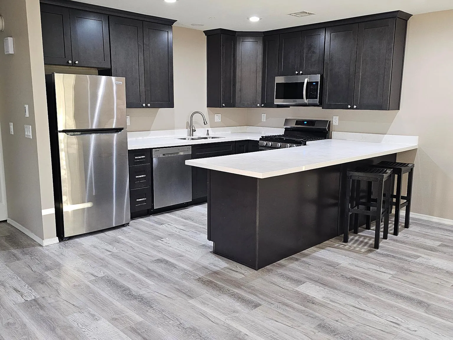 11101 W Montana Ave — Photo 2