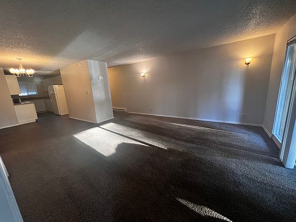 5th image of 1620 NE Pleasant St #202