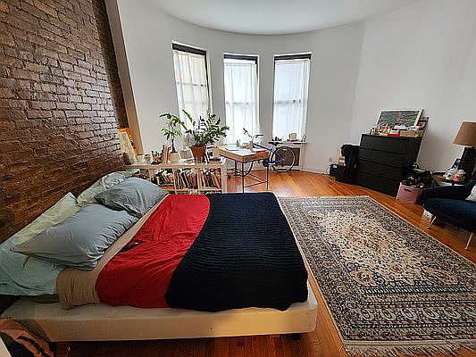 4th image of 311 W 72nd St #3E