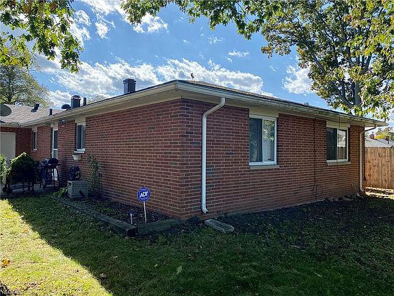 2nd image of 835 Hollywood Cir
