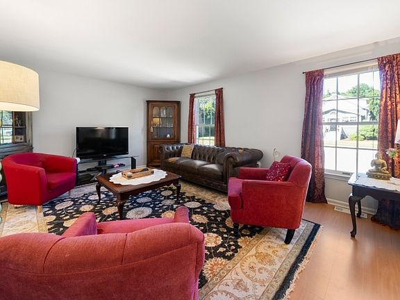 5th image of 32 Montville Ave