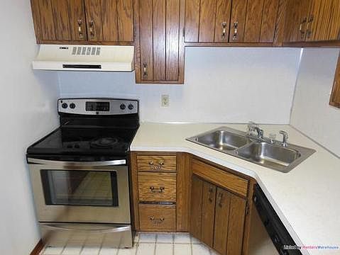 3rd image of 5509 84 1/2 Ave N