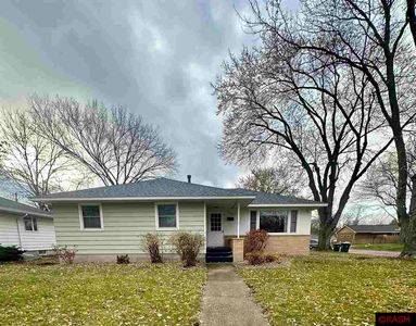 303 N Redwood Dr, Mankato, MN, 56001