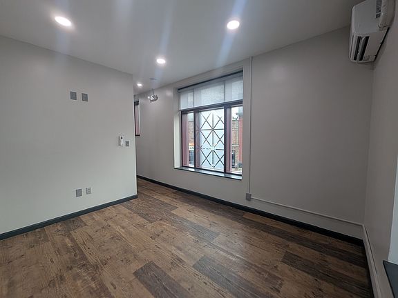 3rd image of 101 E Lincoln Ave #1