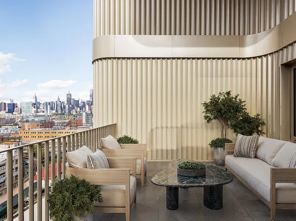 24-01 Queens Plz N #1404A, Long Island City, NY 11101