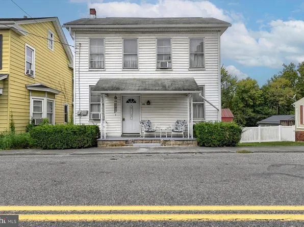 13 N Market St, Millerstown, PA 17062