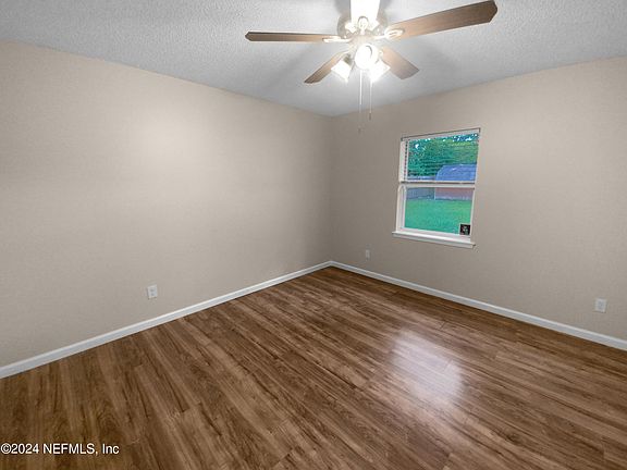 3rd image of 810 OAK Street
