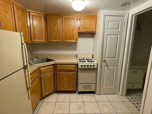 3rd image of 75 W 85th St APT 1B