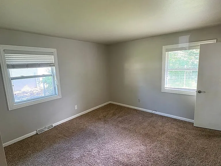 5706 N Graceland Dr — Photo 6