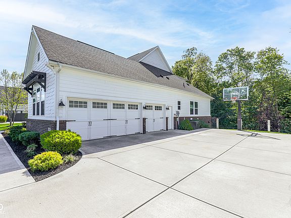 3rd image of 16267 Portage Trail Ln