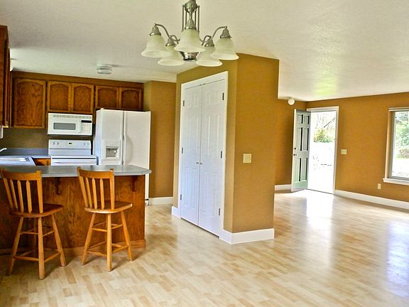 4th image of 2621 Lake Ave