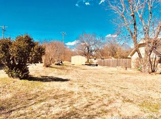 102 E 4th St, Oilton, OK 74052