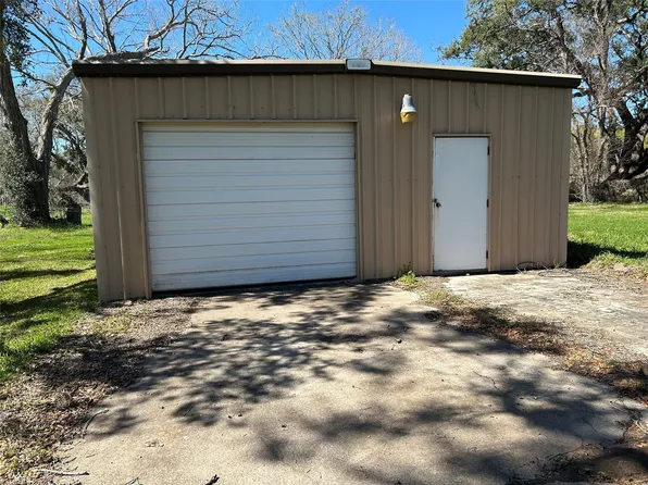 342 Bluebonnet Dr, Jones Creek, TX 77541