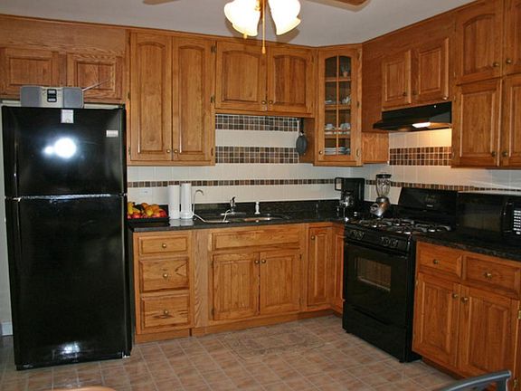 4th image of 220 E Stimmel St