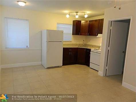 3rd image of 920 NE 40th St #1