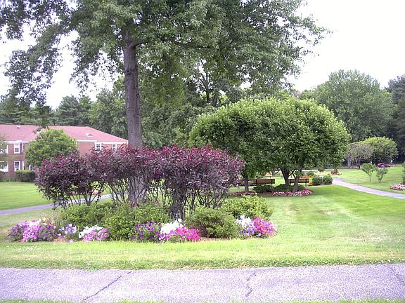 3rd image of 8 Bryant Cres