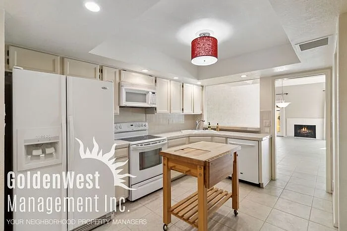2441 E Rancho Dr — Photo 6