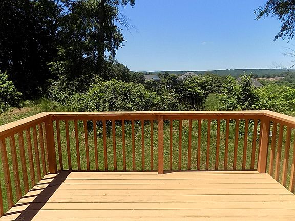 4th image of 2105 Linden Ct