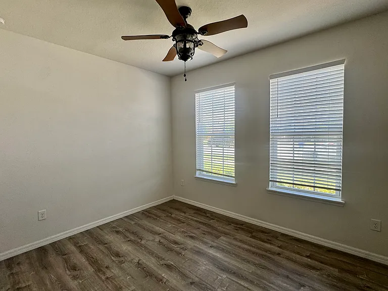 11321 Leland Groves Dr — Photo 17