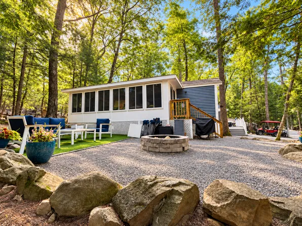 261 Point Sebago Rd #383, Casco, ME 04015