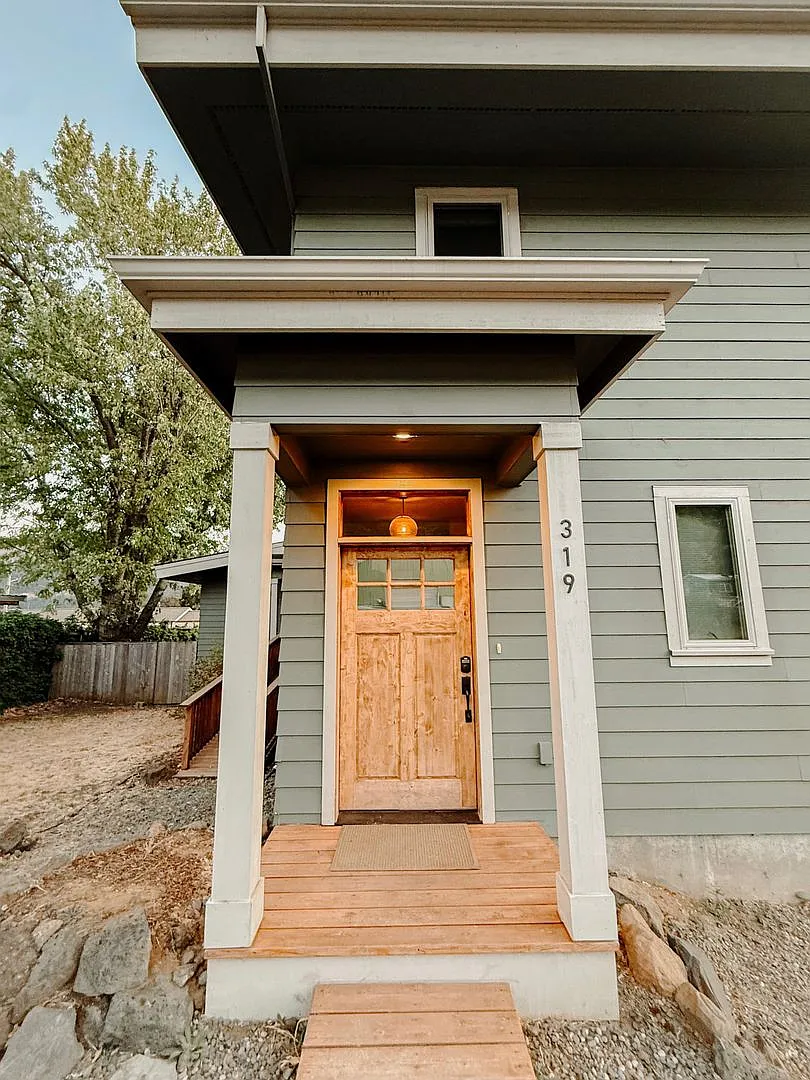 Modern 2-bedroom, 1.5-bath home in Bingen, WA — Photo 1
