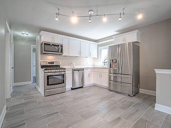 5th image of 14523 S Michigan Ave