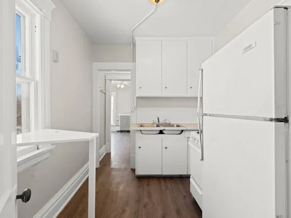 1103 Main St, 1103 Main St #5, Cedar Falls, IA 50613