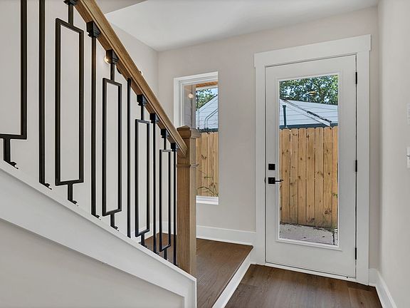 3rd image of 1016 W Kirkland Ave #F